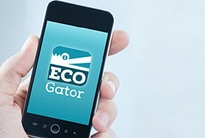 App ecoGator App ecoGator: Startbildschirm auf Handy in Hand